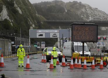 Johnson pide calma a británicos ante cierre de fronteras por nueva cepa