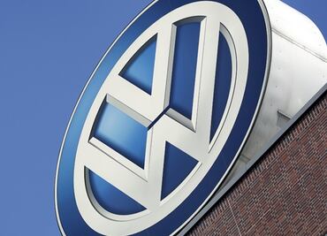 Volkswagen advierte de falla que haría que autos detenidos se muevan
