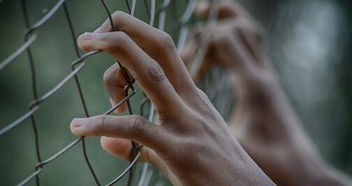 Condenan a exmédico de Texas por delito sexual cometido hace más de 30 años