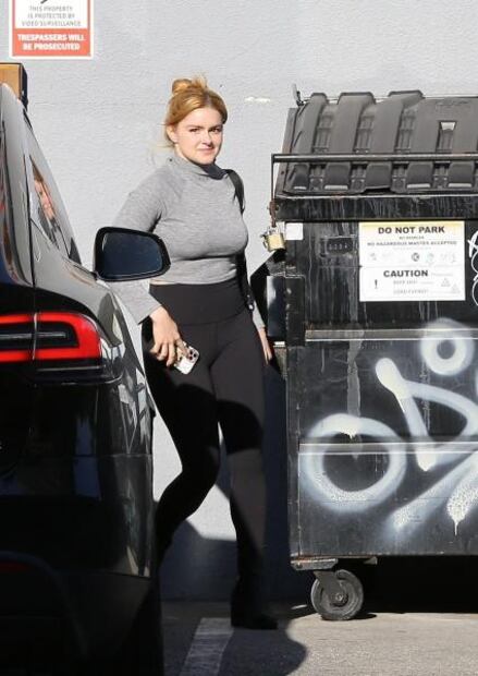 Ariel Winter delinea su figura con leggings en Los Ángeles