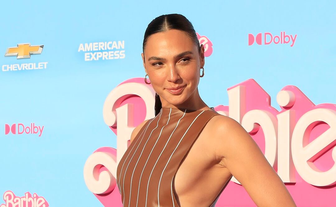 Gal Gadot usó un vestido de JW Anderson para la premiere de 'Barbie'. Foto: EFE