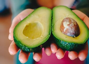 Lanzan tutorial para cortar aguacate, ante aumento de heridas en EU