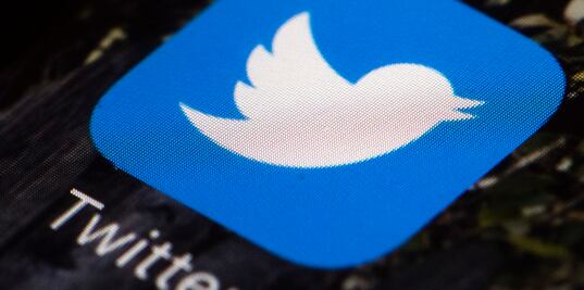 Maestra que pidió a Trump remover "ilegales" recupera su puesto