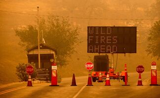 Incendio se acerca a las secuoyas gigantes de California