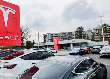 Tesla llama a revisar 2 millones de coches por este problema