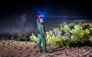 '¡No te vayas!', la súplica de un niño abandonado en la frontera México-EU