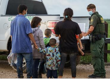 Fronteras de EU no están abiertas, continúa expulsión de migrantes: Mayorkas