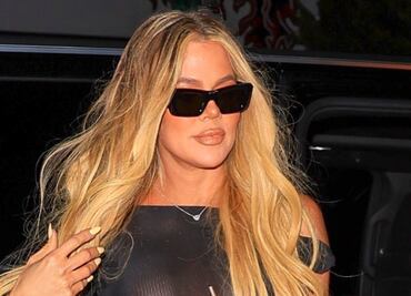 Khloe Kardashian enciende con braless en minivestido transparente a lado de Kylie Jenner