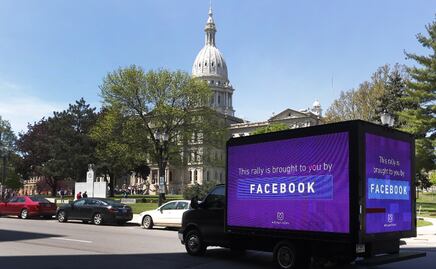 Empleados de Facebook podrían trabajar desde casa de forma permanente