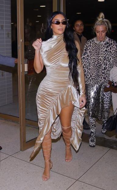 Kim Kardashian deslumbra con vestido de terciopelo en Nueva York