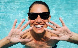 ¿Por qué se arruga la piel de las manos con el agua? ¿Tiene algún beneficio?