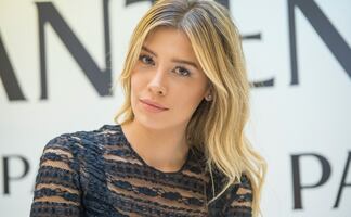 Michelle Salas conquista Capri, Italia, con minivestido blanco 