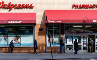 Walgreens y CVS reinventan farmacias con clínicas y minilocales
