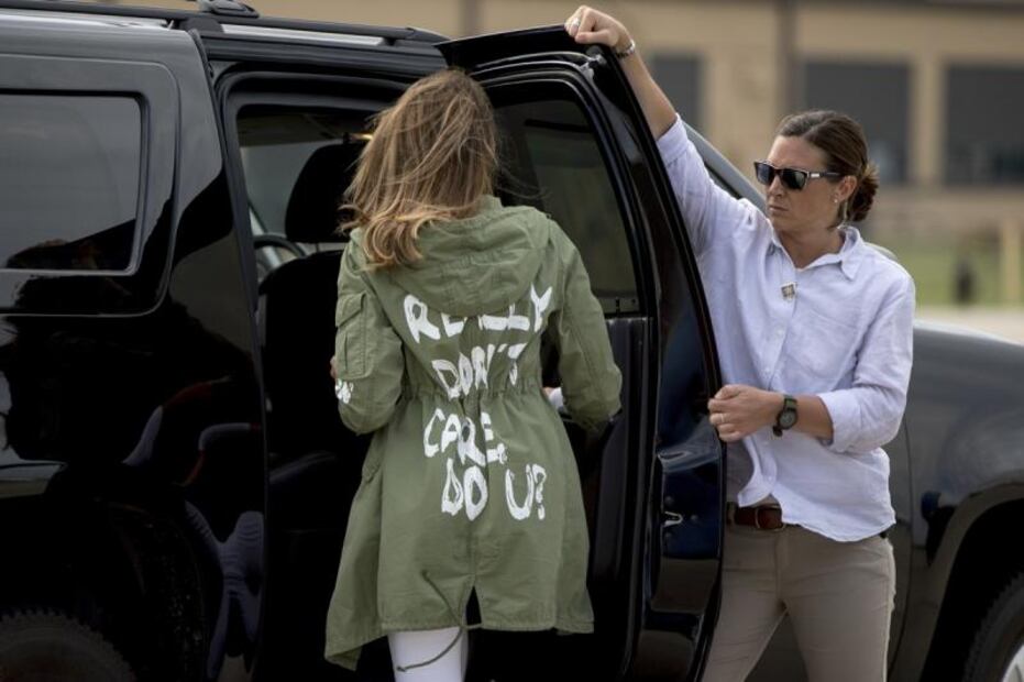 Jill Biden viste saco con la palabra 'amor' y reviven críticas a Melenia Trump