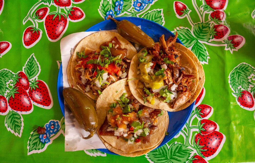 Tacos de carnitas/ iStock/ Marco Ortiz