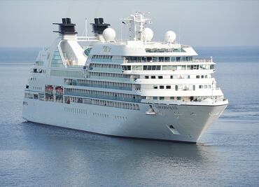 Royal Caribbean cancela cuatro cruceros debido a repunte de Covid