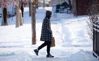 Migrantes en Denver sufren frío "de vida o muerte"; el peor en 40 años