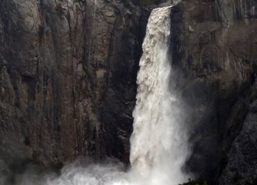 Muere turista tras resbalar de cascada en el parque Yosemite
