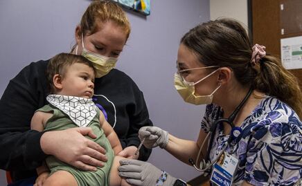 Avala Canadá vacuna de Moderna para niños de 6 meses a 5 años