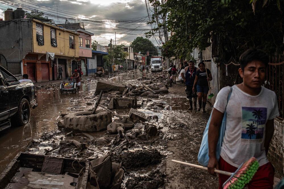 ¡Histórico! Suprema Corte y Senado se bajan el sueldo para ayudar a los damnificados por las lluvias en México (Photo by Hector Quintanar / AFP)