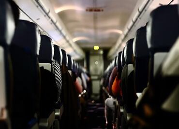 ¿Por qué podrían negarte el asiento cerca de la puerta del avión?