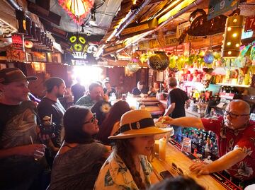 Los Ángeles exigirá vacuna para entrar a bares y clubes nocturnos