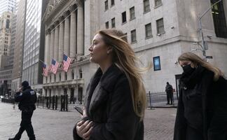 Nueva York levantará restricciones cuando 70 % de adultos tenga una dosis