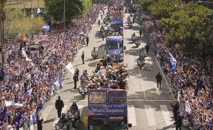 Desfile de los Dodgers: un millón de fanáticos toman las calles para celebrar título de Serie Mundial. VIDEOS