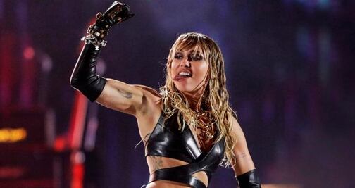 Miley Cyrus presume “abs de infarto" durante viaje al Gran Cañón