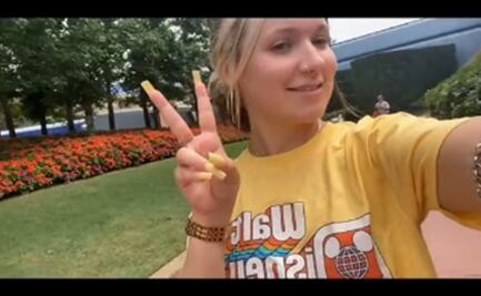 Regalan playera a tiktoker en Disney World por no usar "ropa apropiada"
