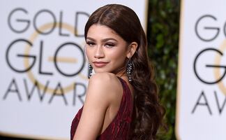 Zendaya destila belleza con nueva sesión en minivestido