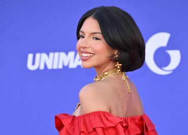 Ángela Aguilar conquista con minivestido rojo en los Latin American Music Awards