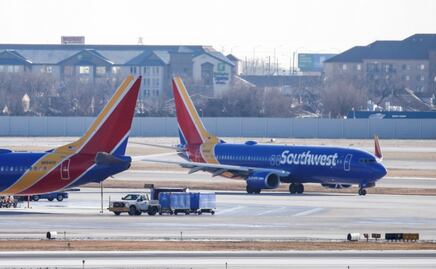 Pasajera demanda a aerolínea que la expulsó por quitarse el cubrebocas
