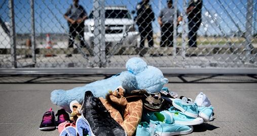 EU detendrá por más tiempo a menores indocumentados