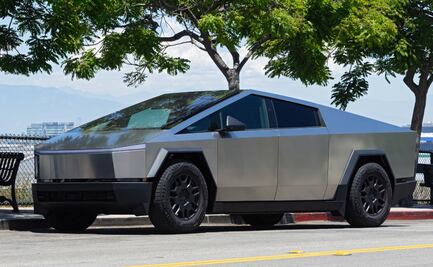 Propietario de Cybertruck denuncia fallo tras dejarlo cargando durante vacaciones en medio de ola de calor