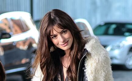 Anne Hathaway deslumbra con falda traslúcida de encaje en Nueva York