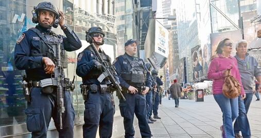 Policías de EU llaman a inmigrantes a confiar en ellos