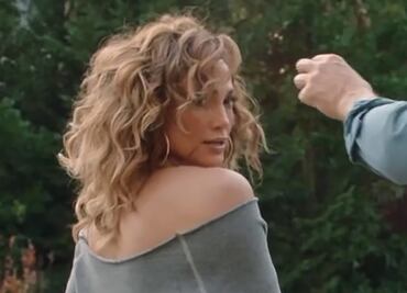 Jennifer Lopez deslumbra con leggings grises para sesión