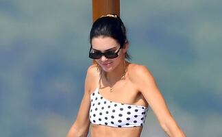 Kendall Jenner presume figura 'irreal' en México con diminuto bikini naranja