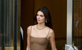 Kendall Jenner presume minicintura con crop top en sesión de fotos