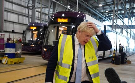 Difunden foto de Boris Johnson con champán en evento durante pandemia