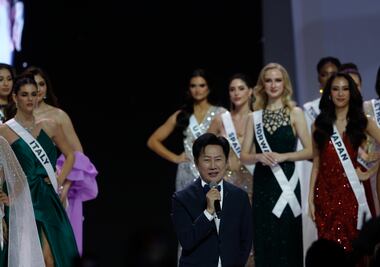 Duro castigo para Nawat Itsaragrisil: cancelan su cena con participantes de Miss Universo tras insultar a Fátima Bosch