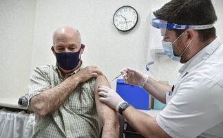 Vacuna contra el COVID-19 puede reducir ataques al corazón: OMS