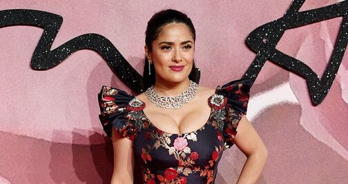 Salma Hayek impacta con catsuit de látex durante filmación