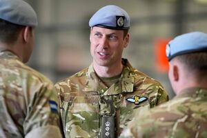 Carlos III entrega a William título militar que le había prometido a Harry