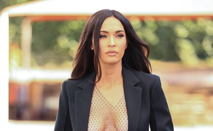 Megan Fox arrasa con blusa transparente y braless en California