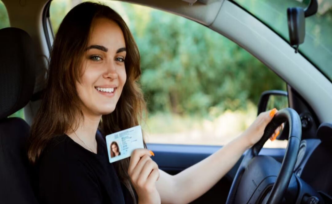 ¿Puedo cambiar mi licencia de conducir vieja por la permanente CDMX? Foto: iStock / Vitalii Petrushenko