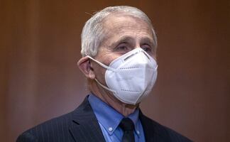 Fauci alerta de nuevas variantes de Covid-19; "la inmunidad disminuye", dice