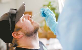 Covid-19. Compuesto de enjuagues bucales disminuye contagio