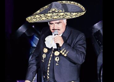 Homenajean a Vicente Fernández con estatua en Los Ángeles